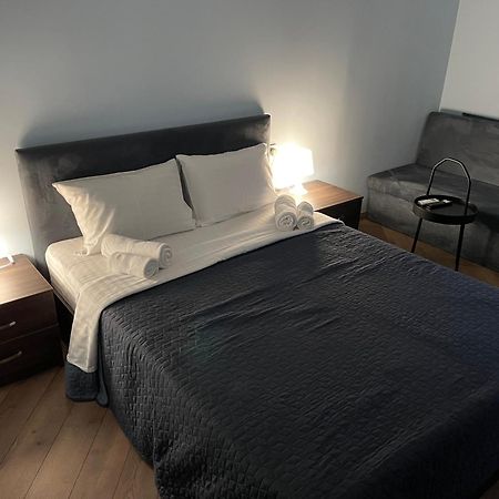 Apartamento Yerevan Downtown Luxe Exterior foto