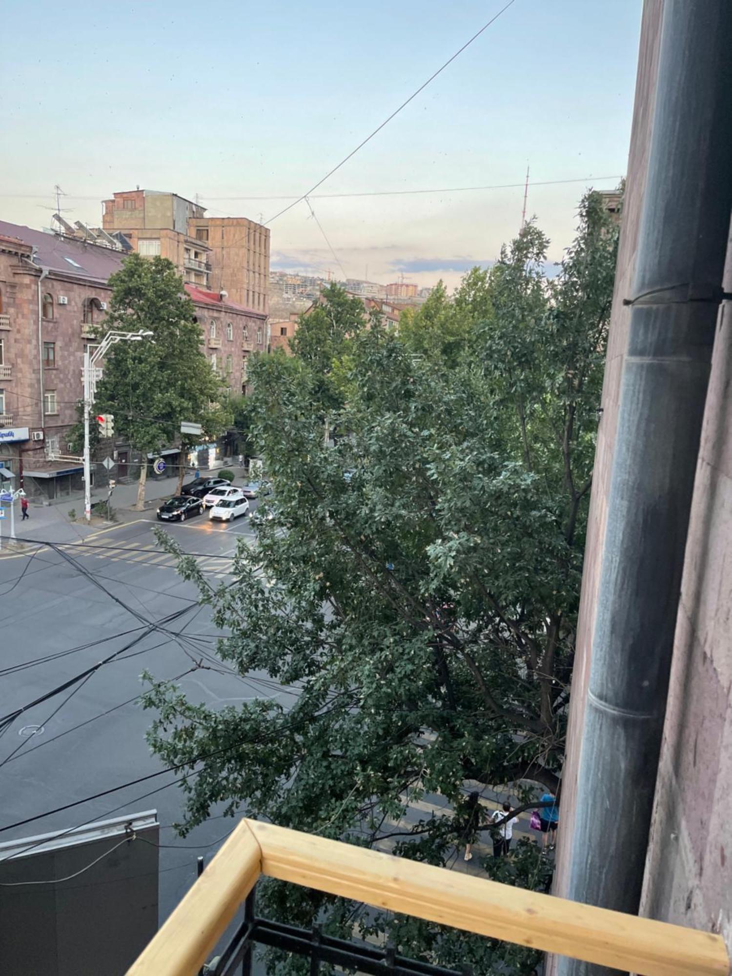 Apartamento Yerevan Downtown Luxe Exterior foto