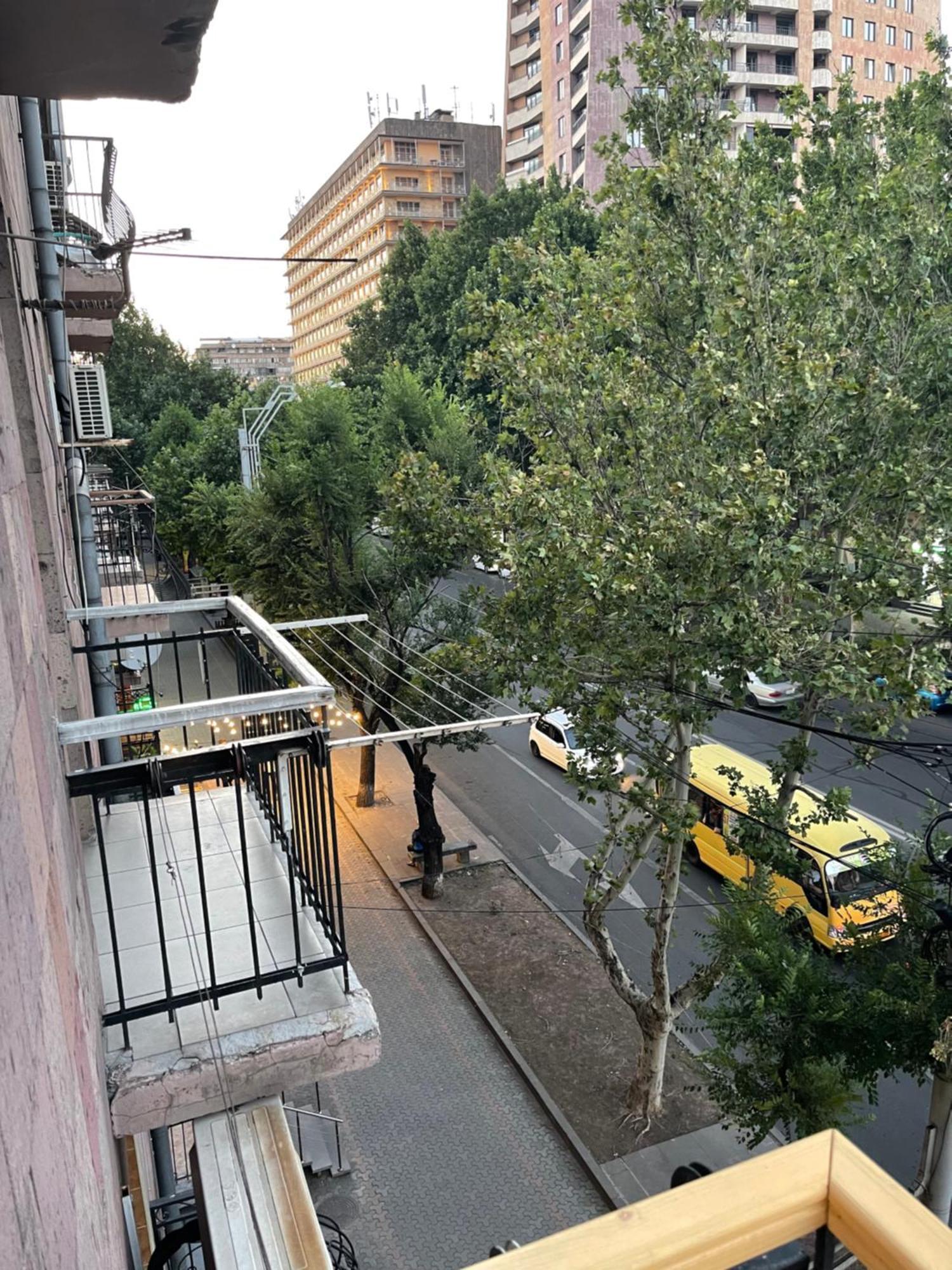 Apartamento Yerevan Downtown Luxe Exterior foto